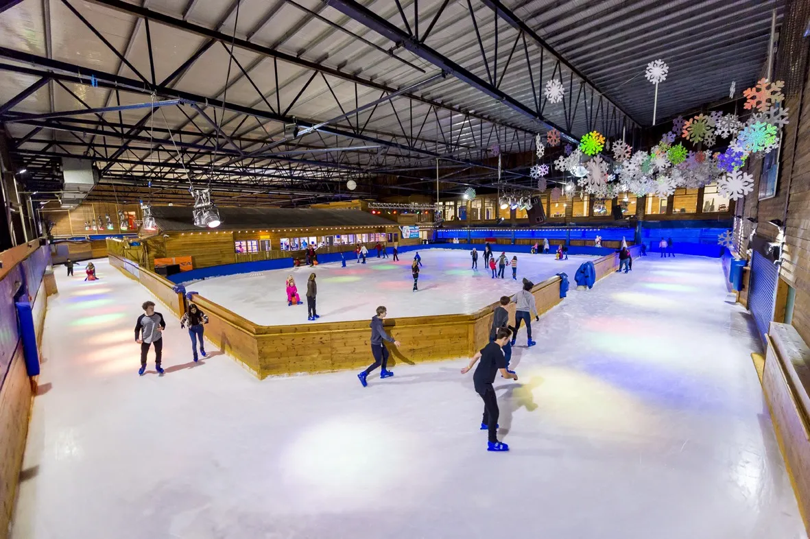Skaters on the ice at Planet Ice Uttoxeter — Planet Ice Uttoxeter