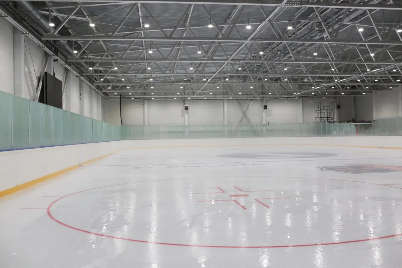 The ice sheet of the Pulkovskie Vysoty arena, from the operator's own site — Pulkovskie Vysoty Ice Arena