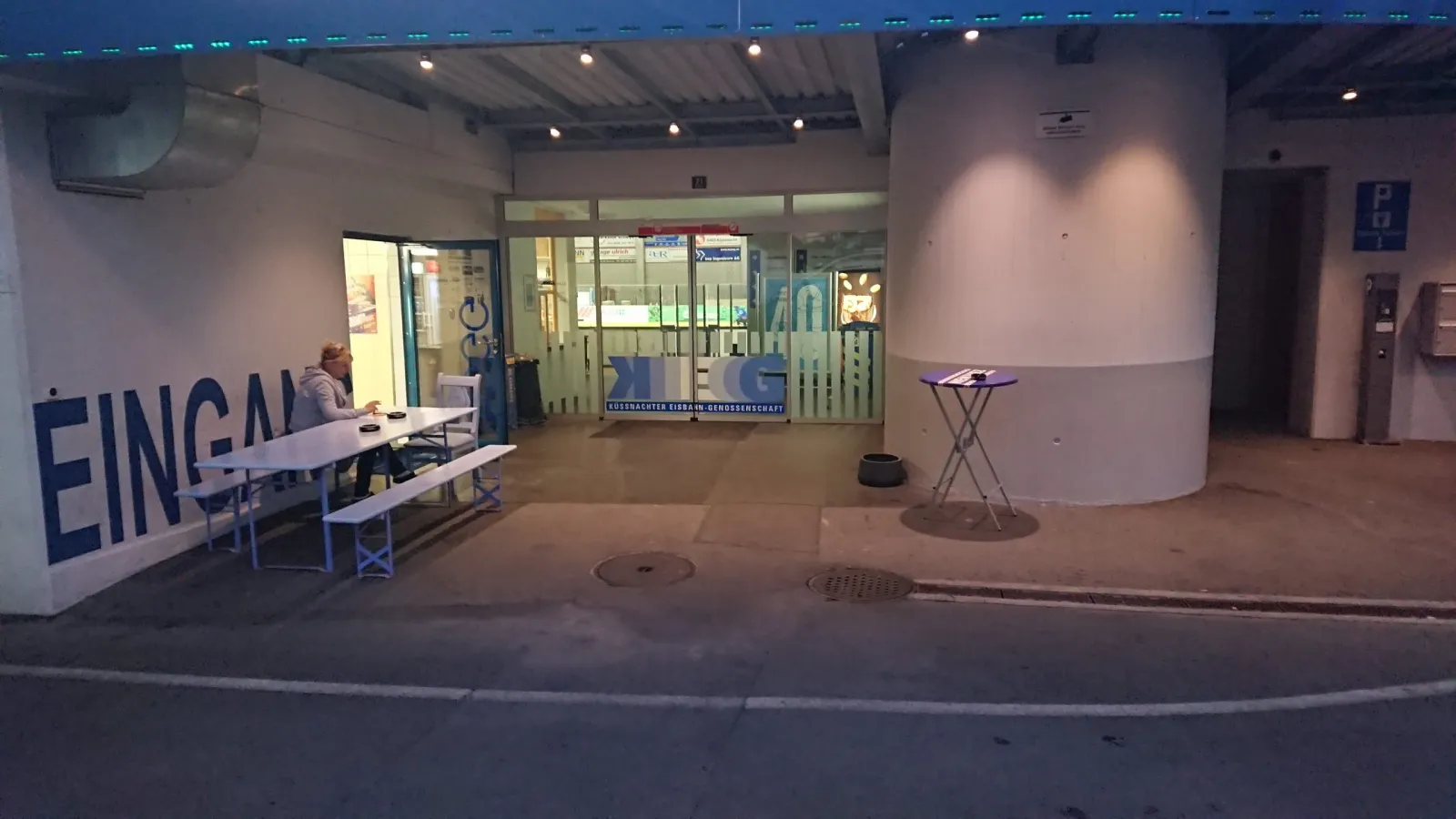 The entrance of the Rigihalle in Küssnacht am Rigi — Rigihalle