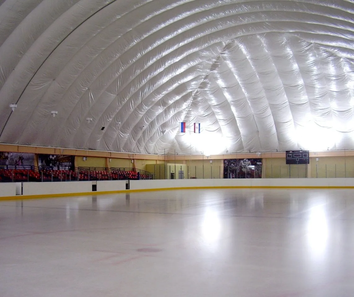 The empty ice under the air-supported dome of the Ice Palace in Romodanovo — Romodanovo Ice Palace Romodanovo