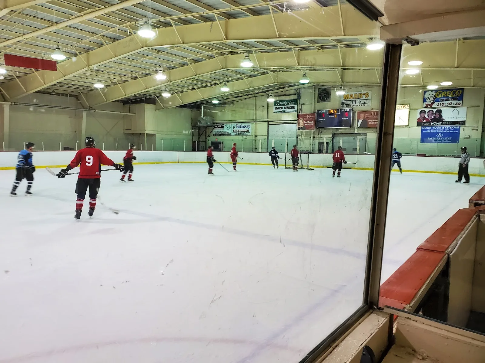 El hielo de la Rothesay Arena durante un partido de hockey — Rothesay Arena