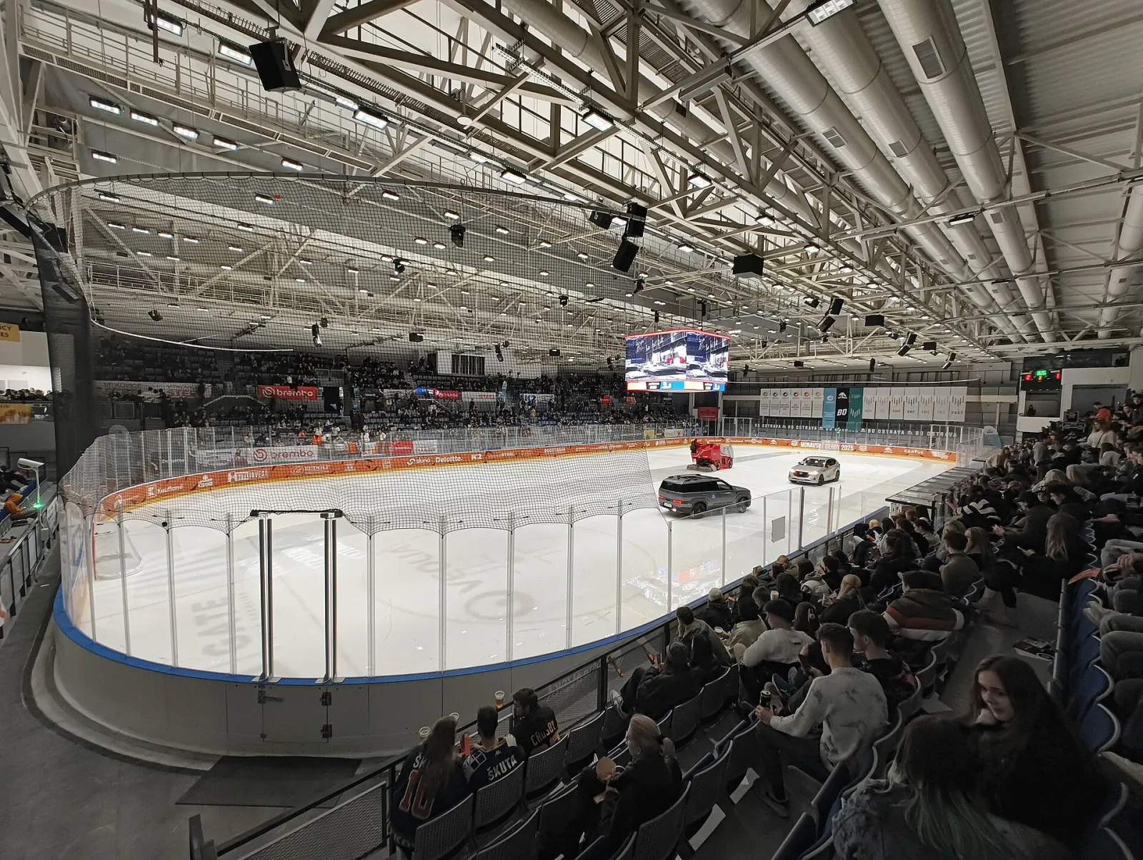 Led RT Torax Areny během zápasu – RT Torax Arena (Zimák Poruba)
