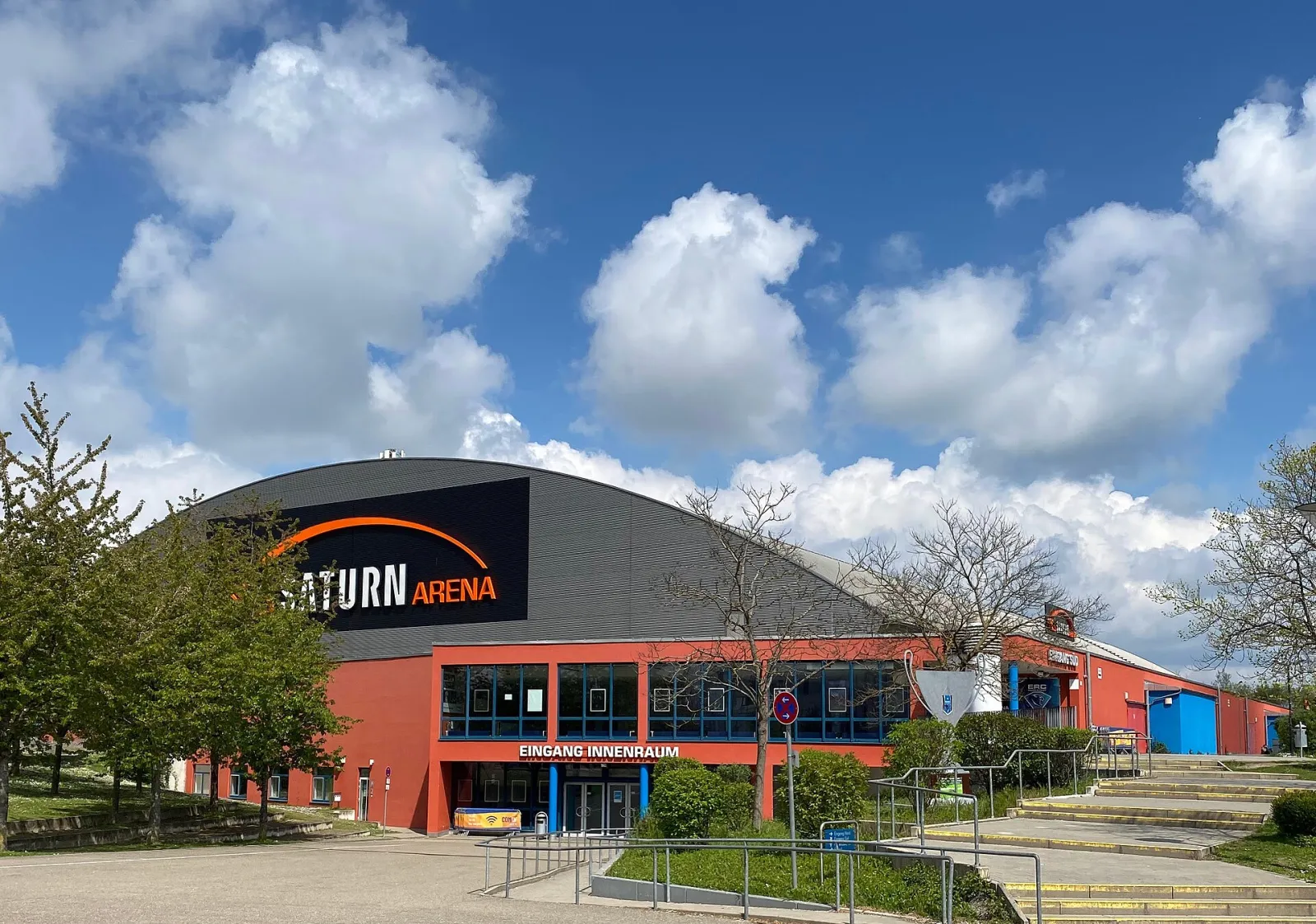 Entrance side of the SATURN-Arena in Ingolstadt, 2023 — SATURN-Arena und Zweite Eishalle