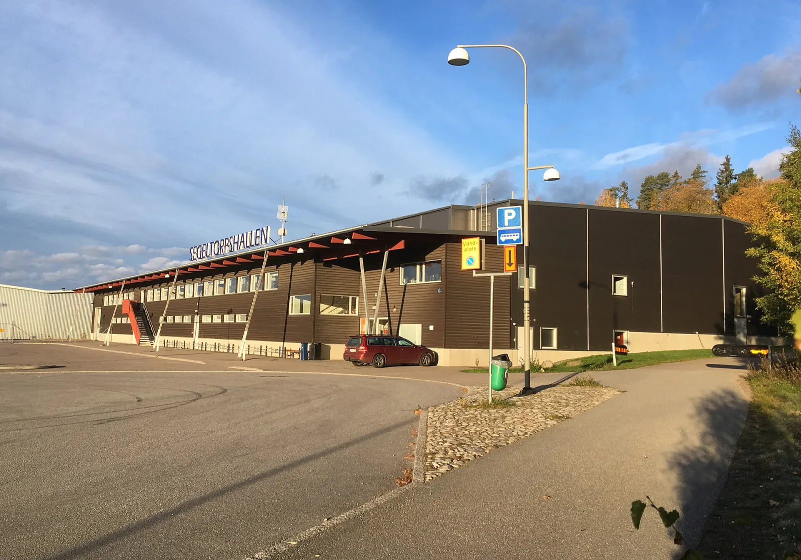 Segeltorpshallen, Långängskroken, Kungens Kurva — Segeltorpshallen