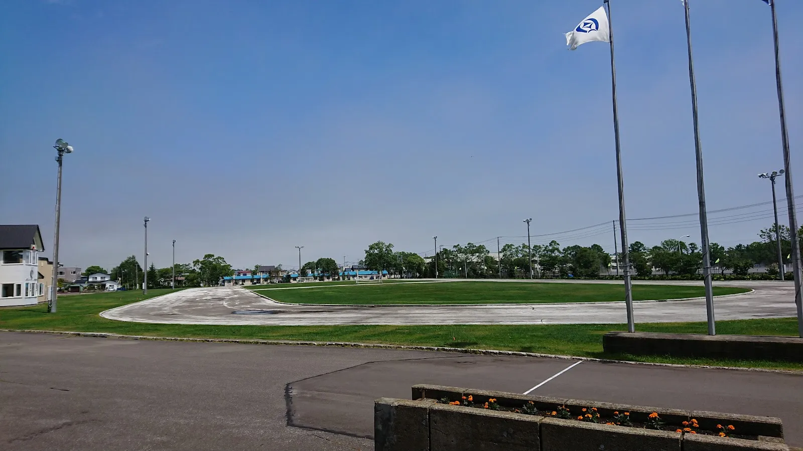 The outside of Shibetsu Town Skate Rink, in a photo from its Google Maps listing. — Shibetsu Town Skate Rink