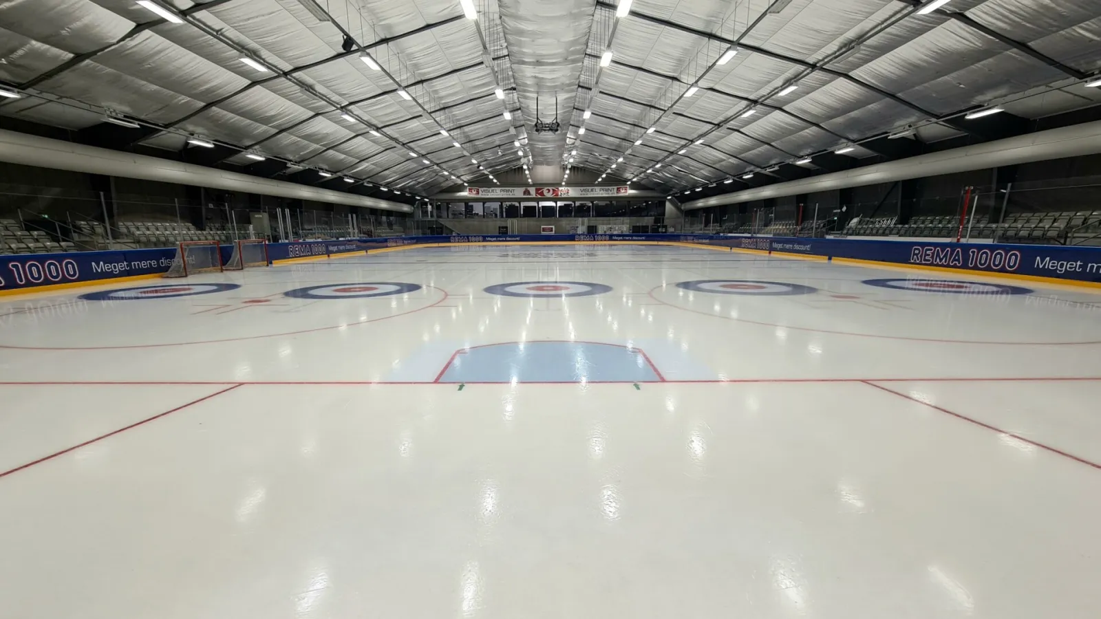 The ice sheet in Silkeborg Skøjtehal, Silkeborg Sportscenter — Silkeborg Skøjtehal