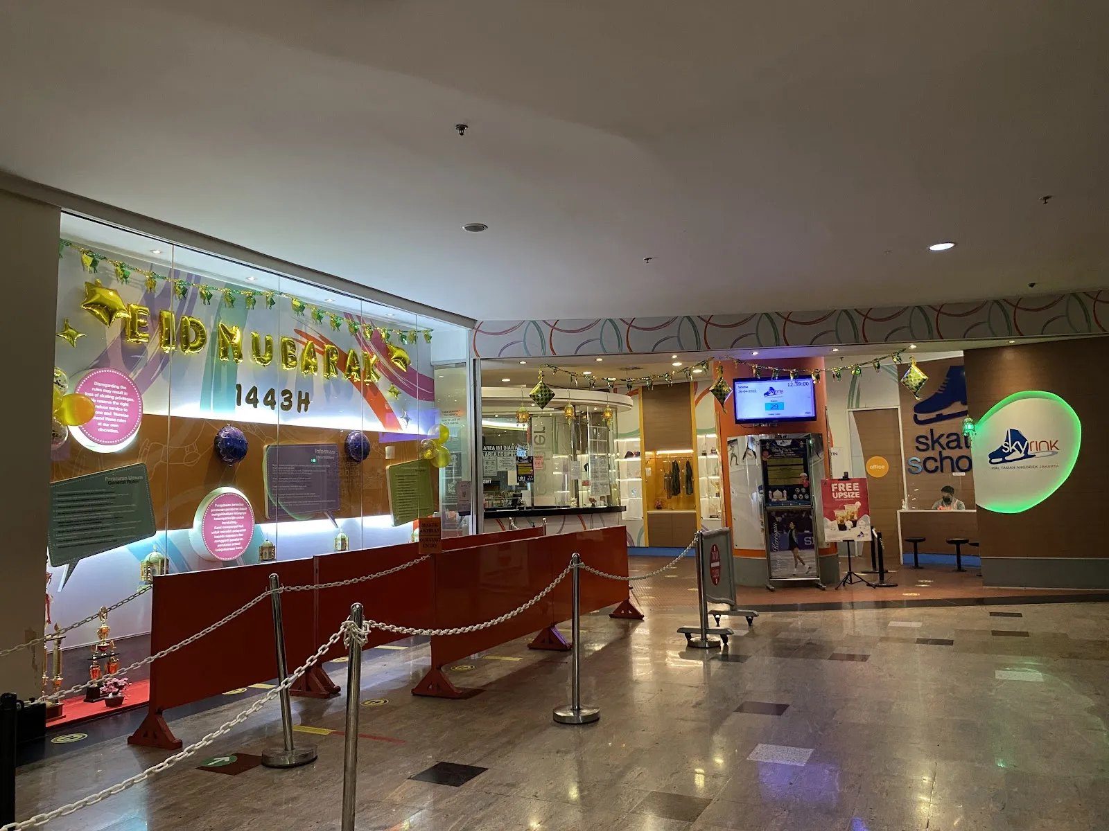 The entrance to Sky Rink on level 3 of Taman Anggrek, with the ticket counter and the skating school sign. — Sky Rink Jakarta