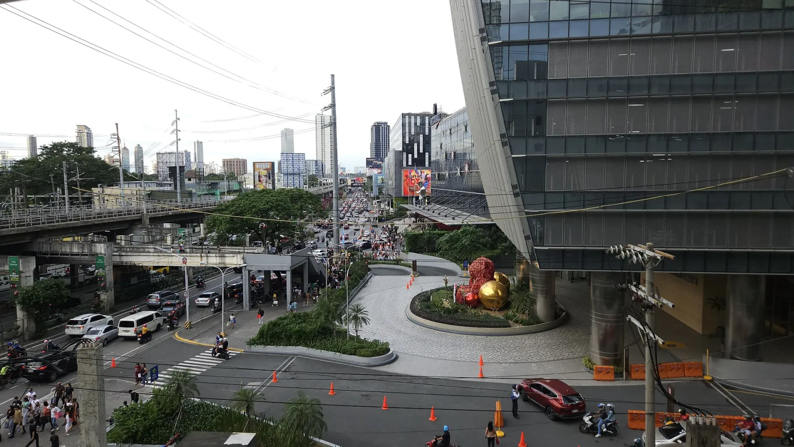 SM Megamall seen from an EDSA overpass, the building that holds the SM Skating rink on the 5th floor of Mega Fashion Hall. — SM Skating Megamall