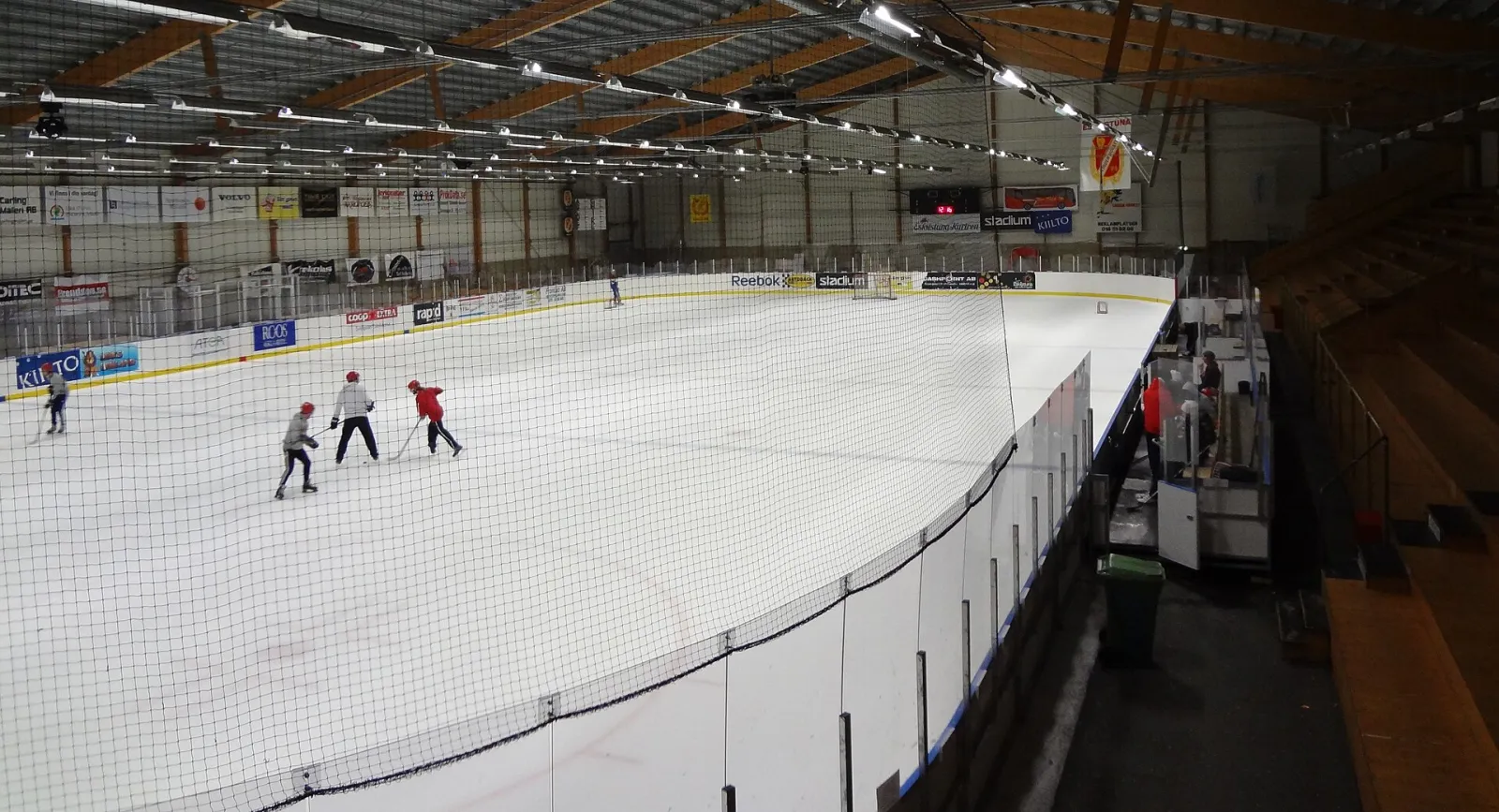 Ice of the ishall (Sméhallen), Eskilstuna — Sméhallen