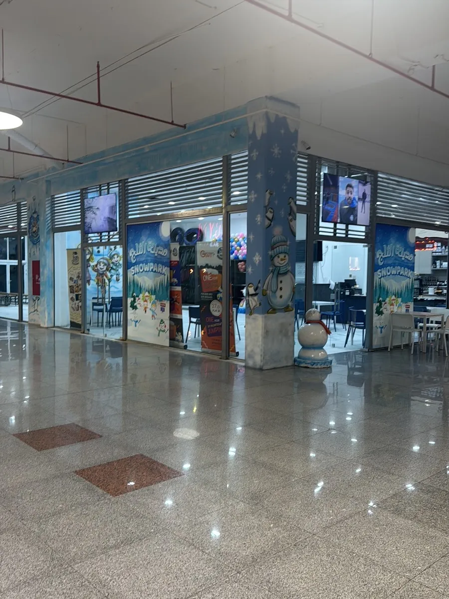 Snow City's storefront on the fourth floor of Mecca Mall; its signs read Snowpark and no ice is visible — Snow City