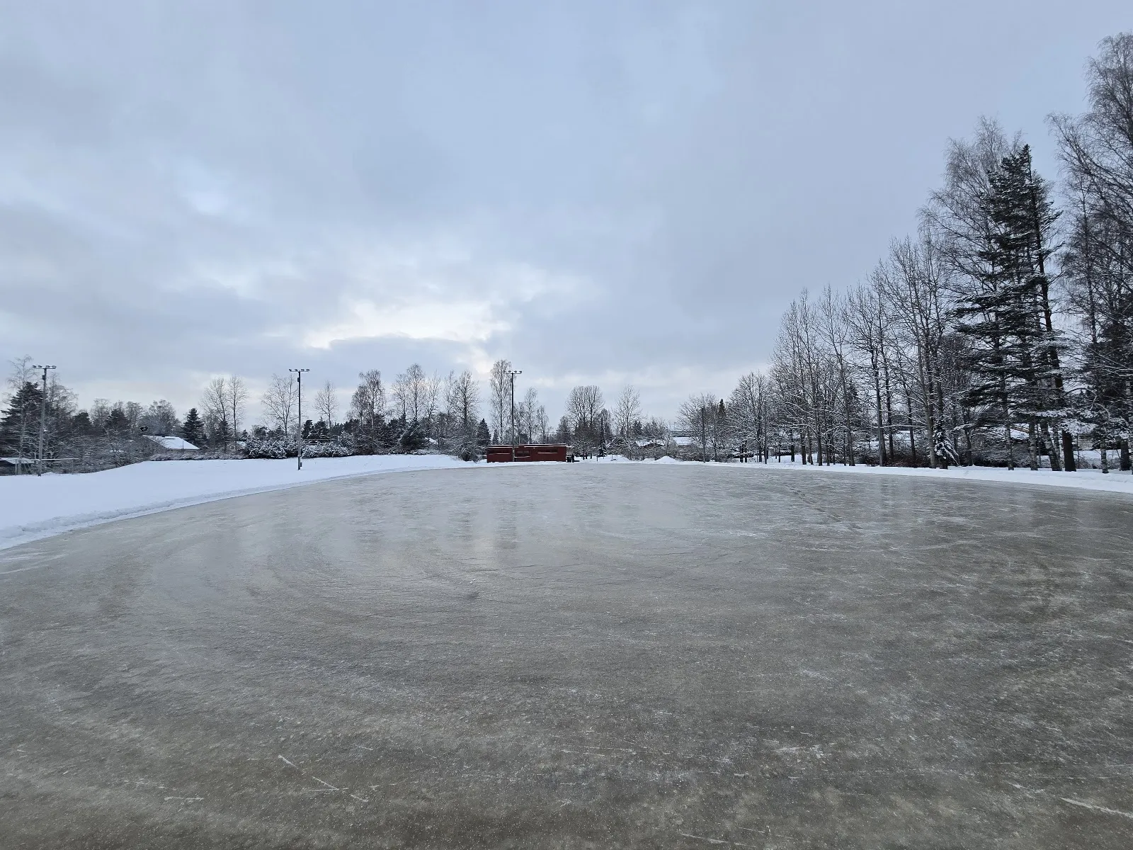 The ice at Sompion luistelukenttä, in a photo from its Google Maps listing. — Sompion luistelukenttä