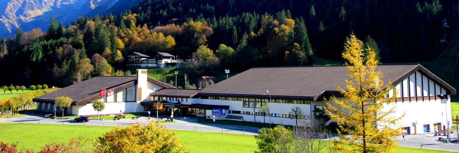 The Sporting Park Engelberg buildings in autumn — Sporting Park Engelberg