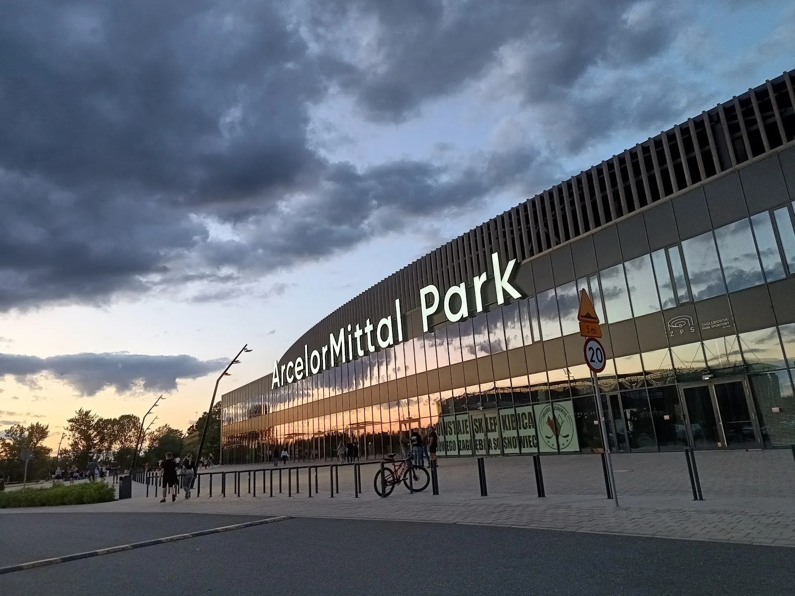 The glass and steel front of the ArcelorMittal Park winter stadium in Sosnowiec at dusk — Stadion Zimowy Sosnowiec (Zagłębiowski Park Sportowy)