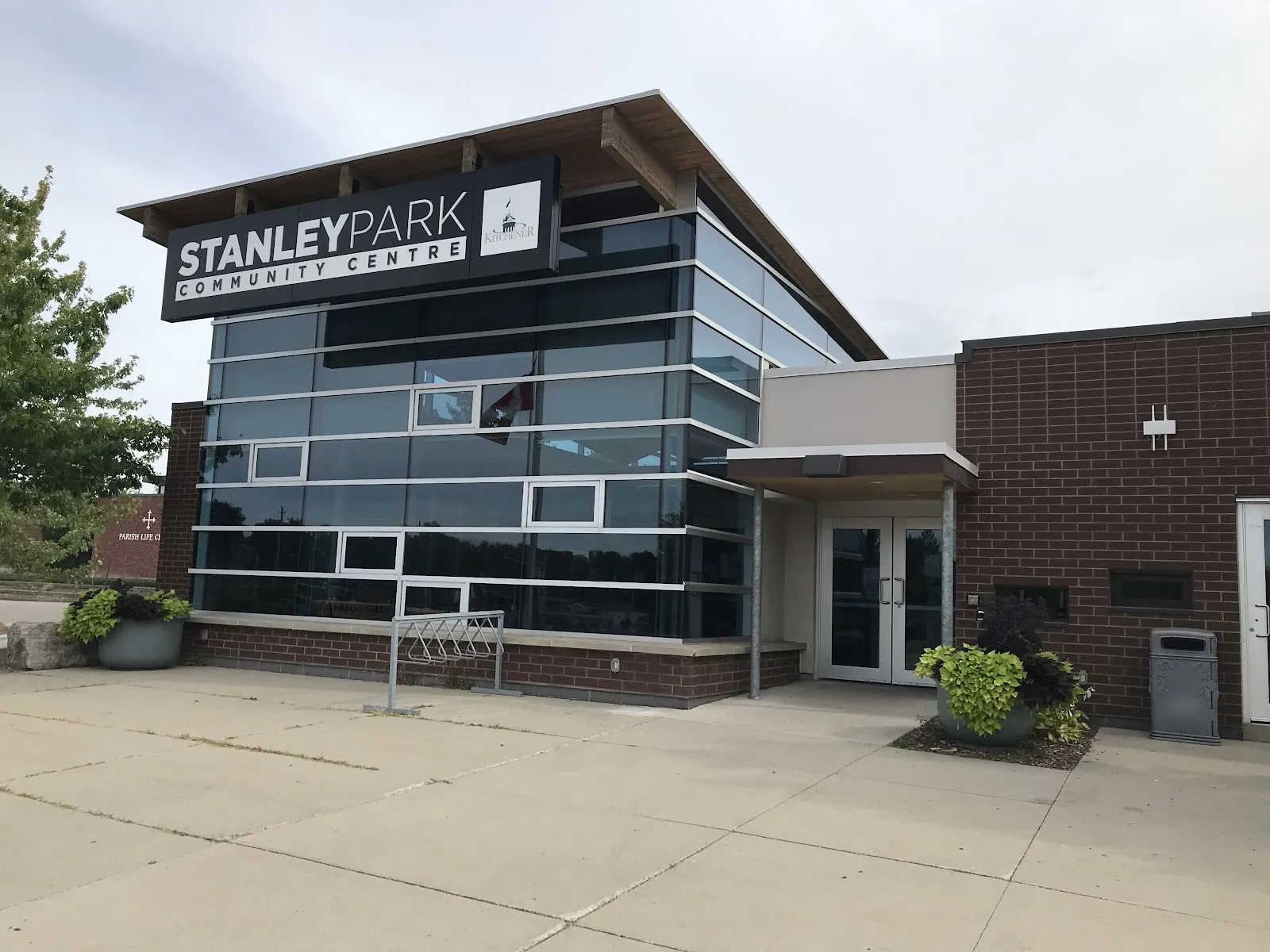 El exterior de Stanley Park Community Centre Outdoor Rink, en una foto de su ficha de Google Maps. — Stanley Park Community Centre Outdoor Rink