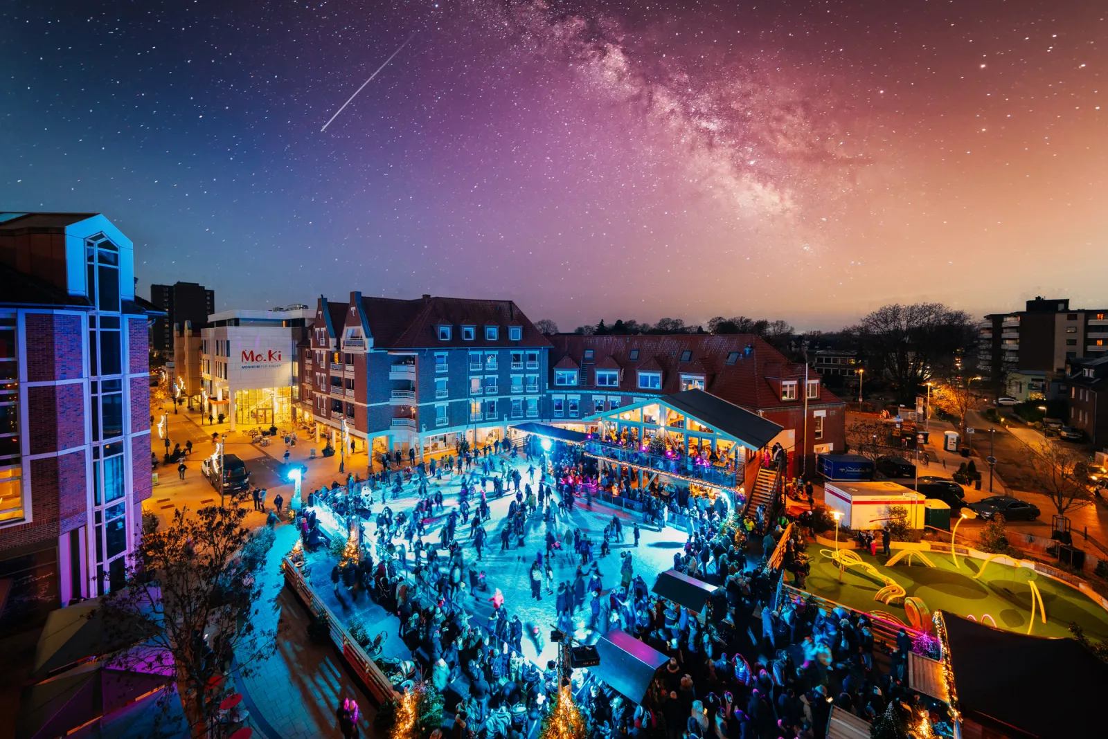 The Sternenzauber rink on the Eierplatz in Monheim Mitte, seen from above. — Monheimer Sternenzauber Eislaufbahn