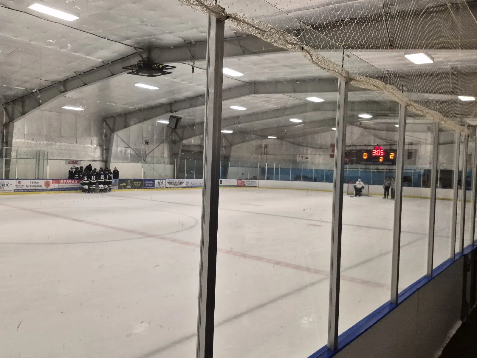 La pista de hielo de la Sunshine Coast Arena, vista desde las vallas. — Sunshine Coast Arena