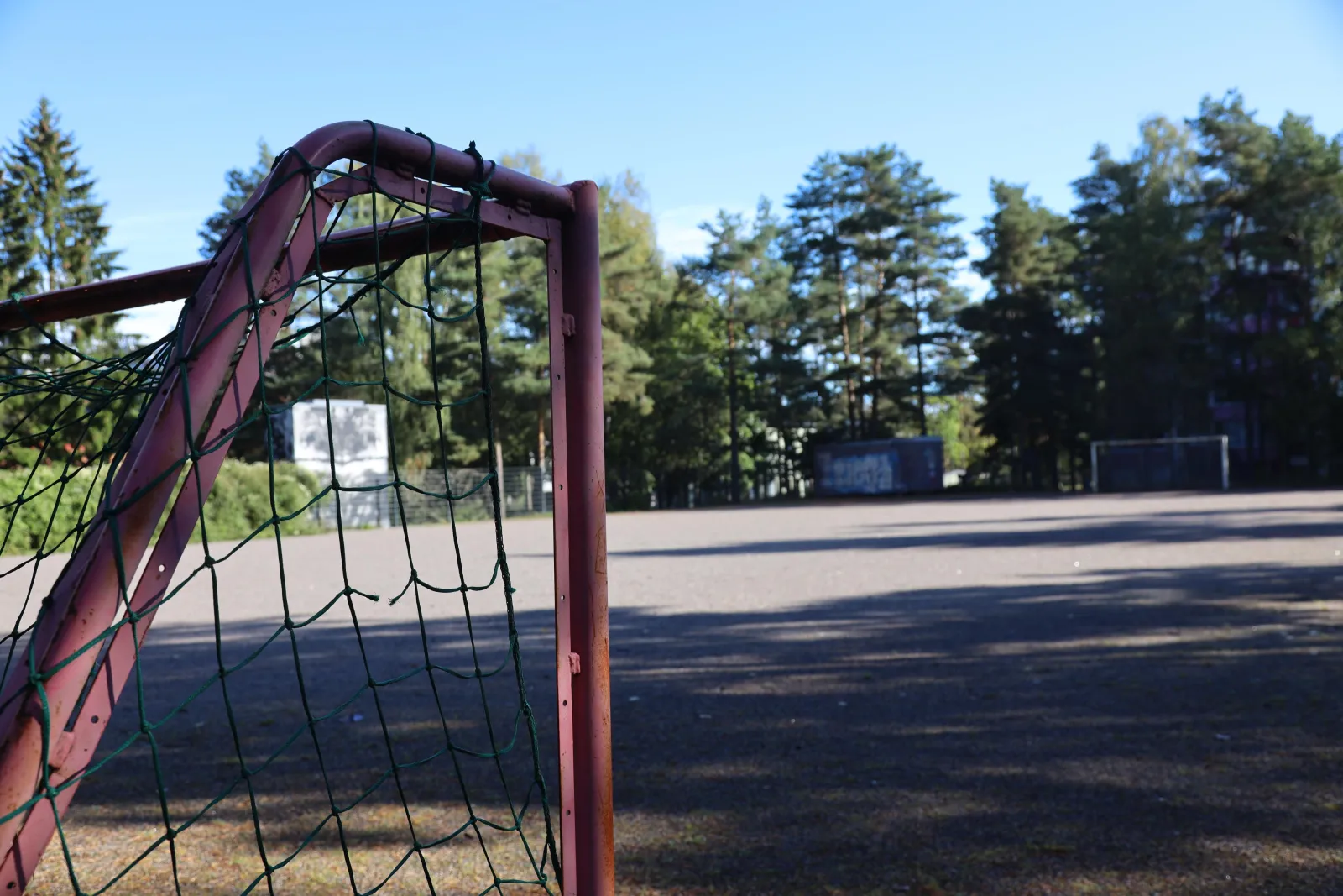 The Suurpään field in summer, a ball field with a gravel (stone-dust) surface with goals; the City of Turku freezes its fields into skating fields in winter. — Suurpään luistelukenttä