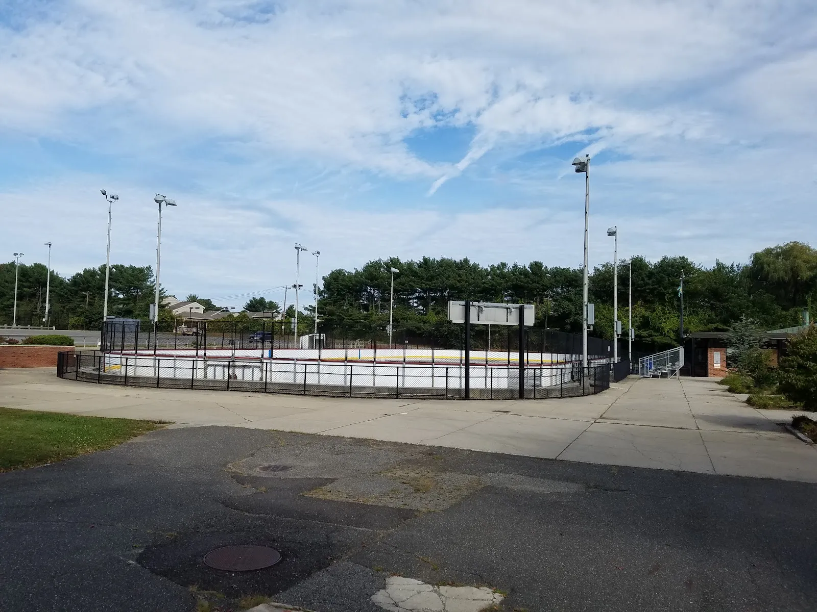 El exterior de Syosset-Woodbury Community Park Ice Rink, en una foto de su ficha de Google Maps. — Syosset-Woodbury Community Park Ice Rink