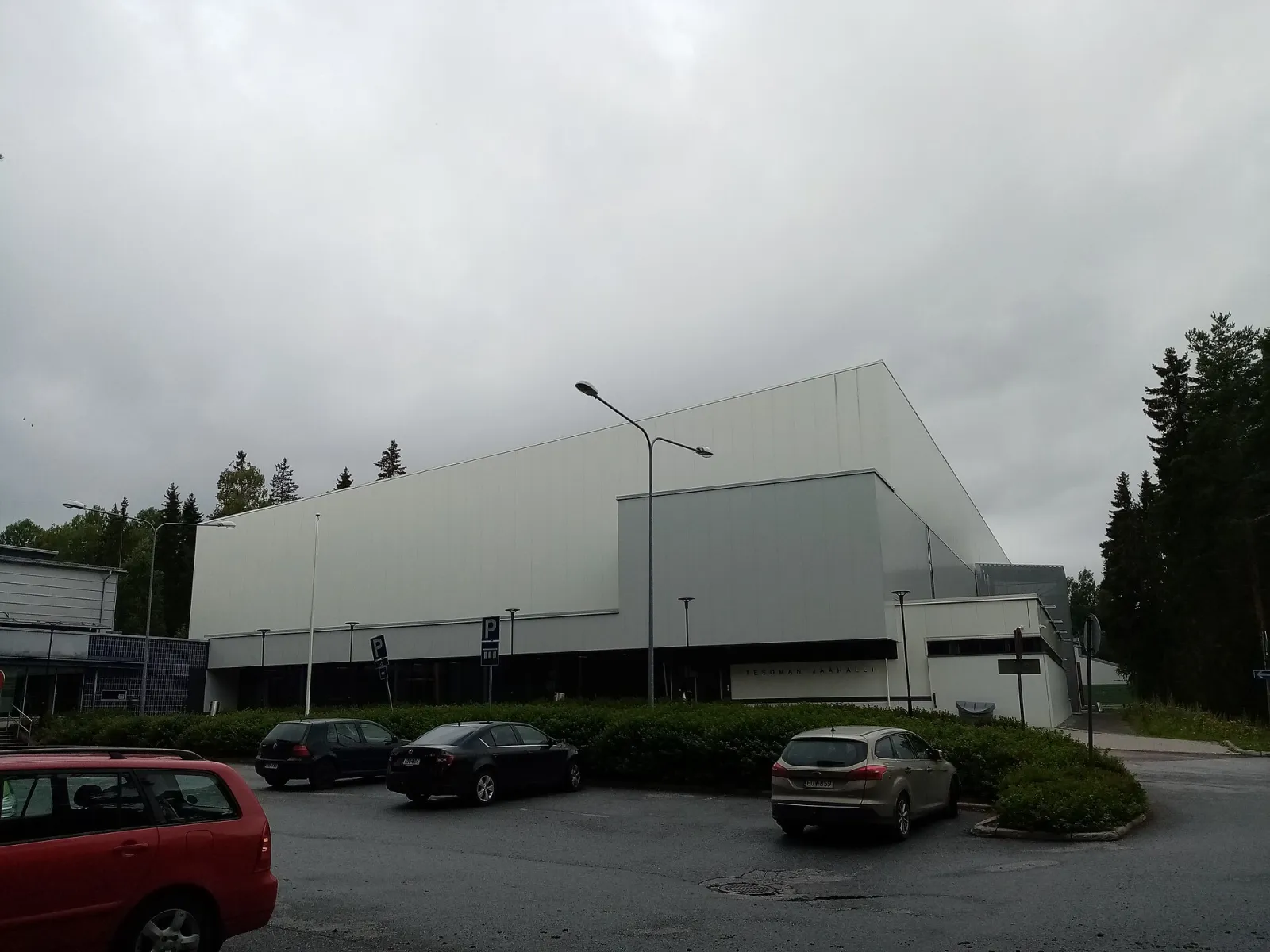 Tesoman jäähalli seen from the car park (Wikimedia Commons) — Tesoman jäähalli