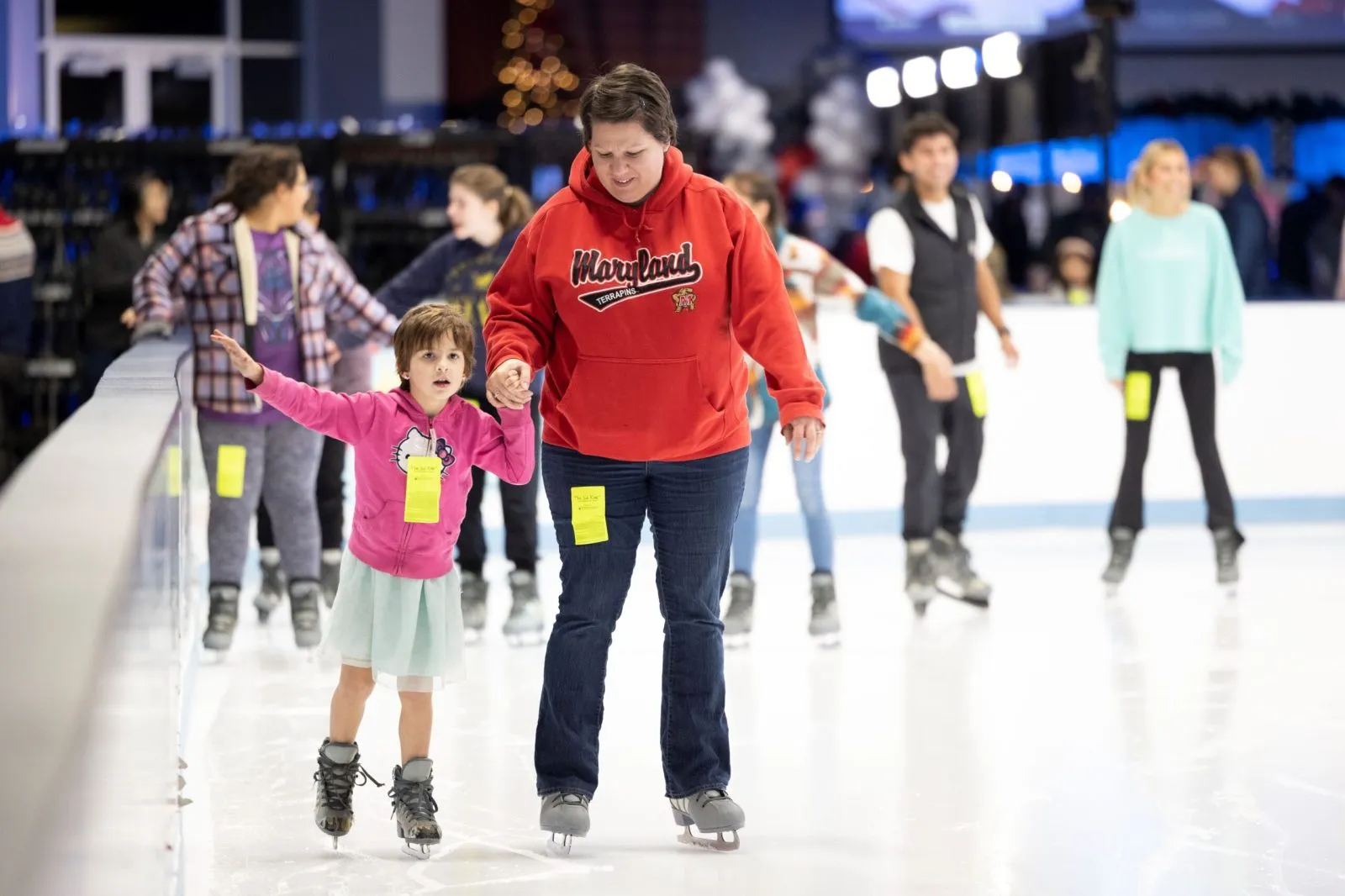 Patinadores en el hielo de The Ice Rink at The Woodlands Town Center — The Ice Rink at The Woodlands Town Center