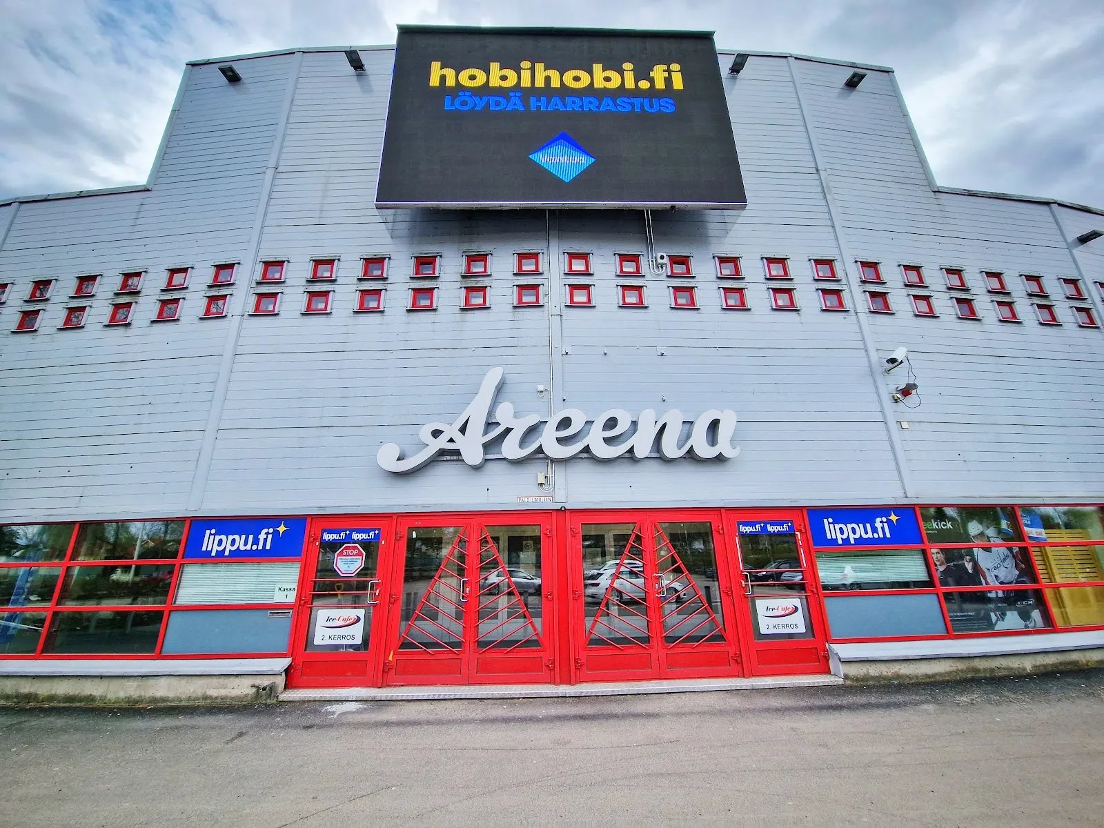 Tikkurila Areena, hallin etuosa ja Areena-kyltti – Tikkurila Areena