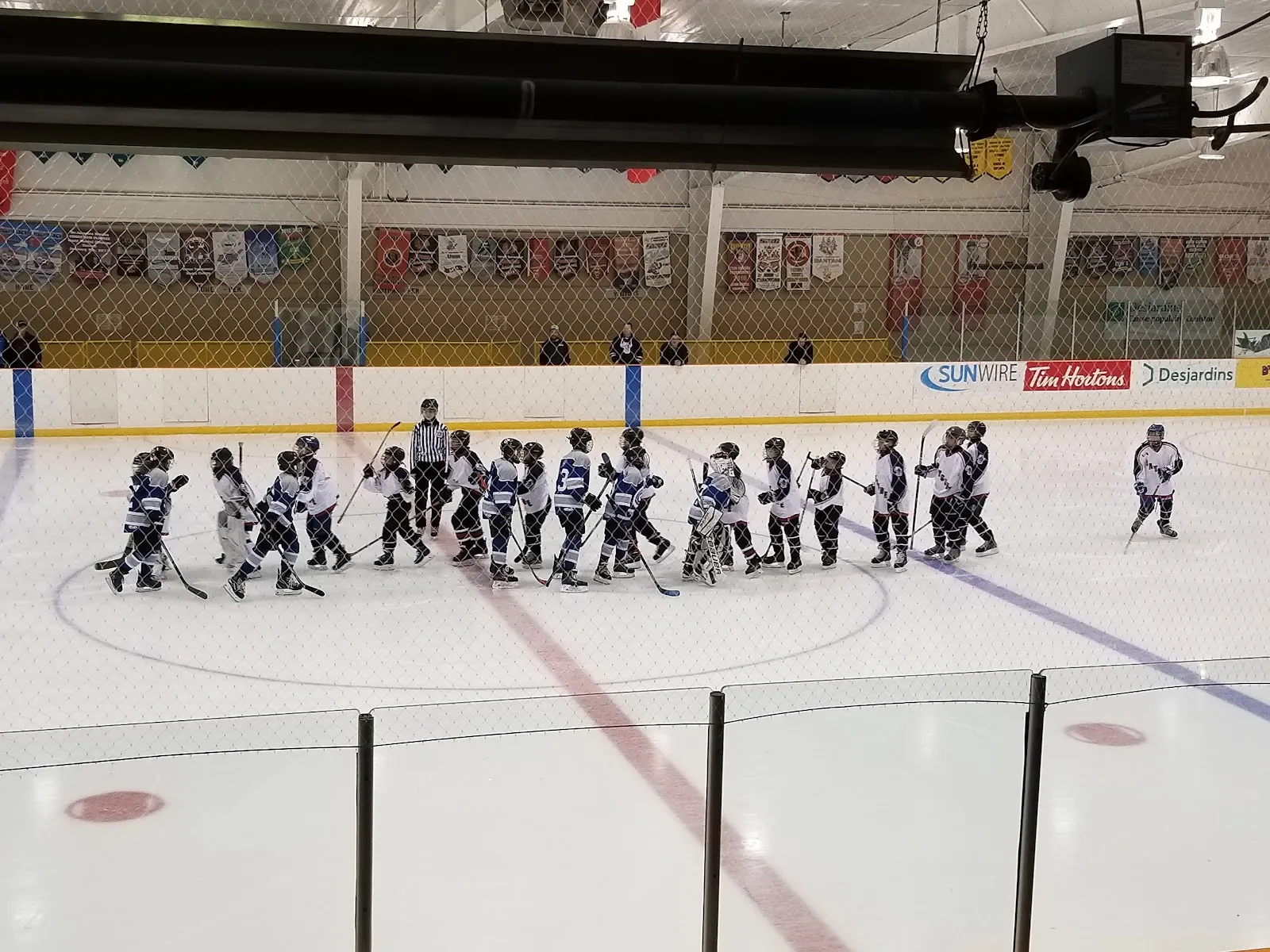 Toe Blake Memorial Arena: youngsters lining up on the ice at the end of a game — Toe Blake Memorial Arena
