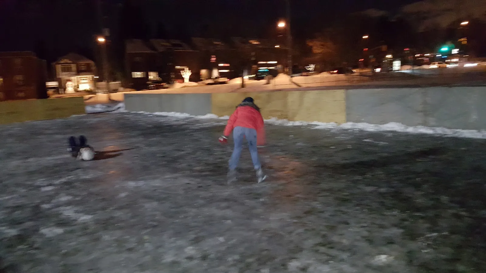 El hielo de Trace Manes Park Natural Ice Rink, en una foto de su ficha de Google Maps. — Trace Manes Park Natural Ice Rink