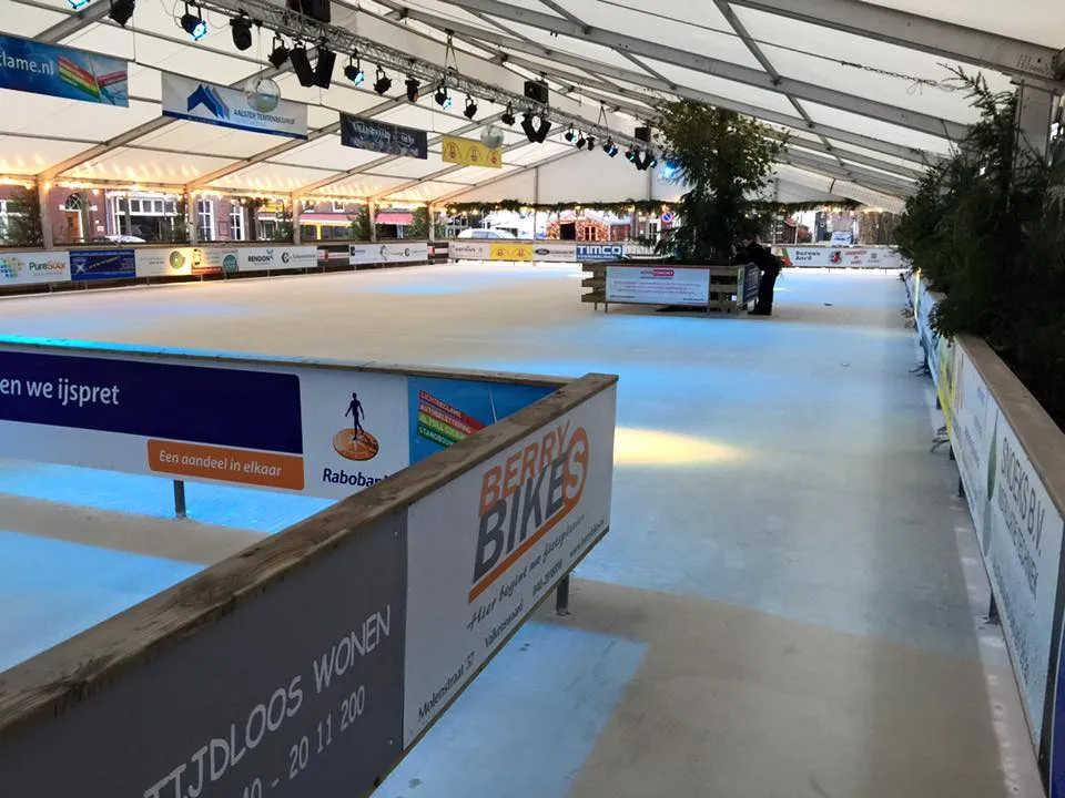 The ice under the tent roof of Valkenswaard on Ice — Valkenswaard on Ice