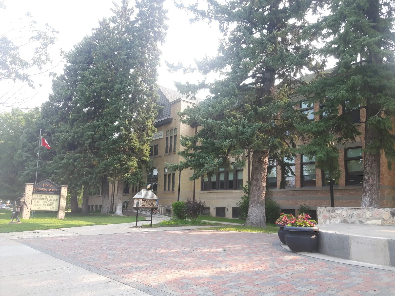 The outside of Victoria School Outdoor Rink (Nutana), in a photo from its Google Maps listing. — Victoria School Outdoor Rink (Nutana)