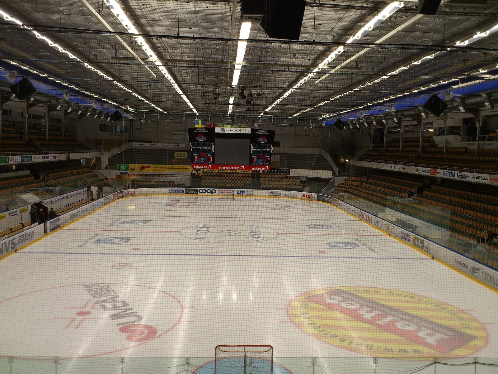 Isen och läktarna i Visionite Arena (då Umeå Arena) i Umeå – Visionite Arena