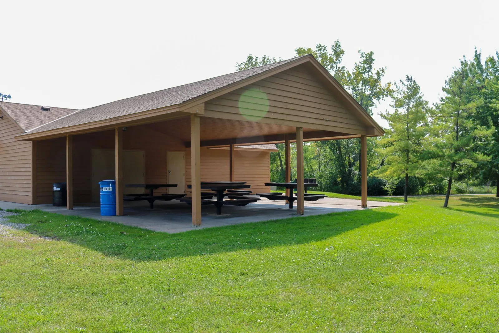 Caseta de calefacción y refugio para días de campo de Vista View (foto de la página de la Ciudad de Burnsville) — Vista View Park Outdoor Rink