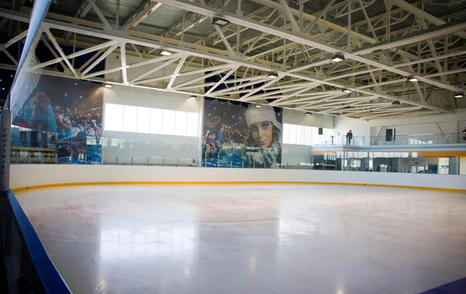 The empty ice sheet of the Volzhsky ice arena — Volzhsky Ice Arena