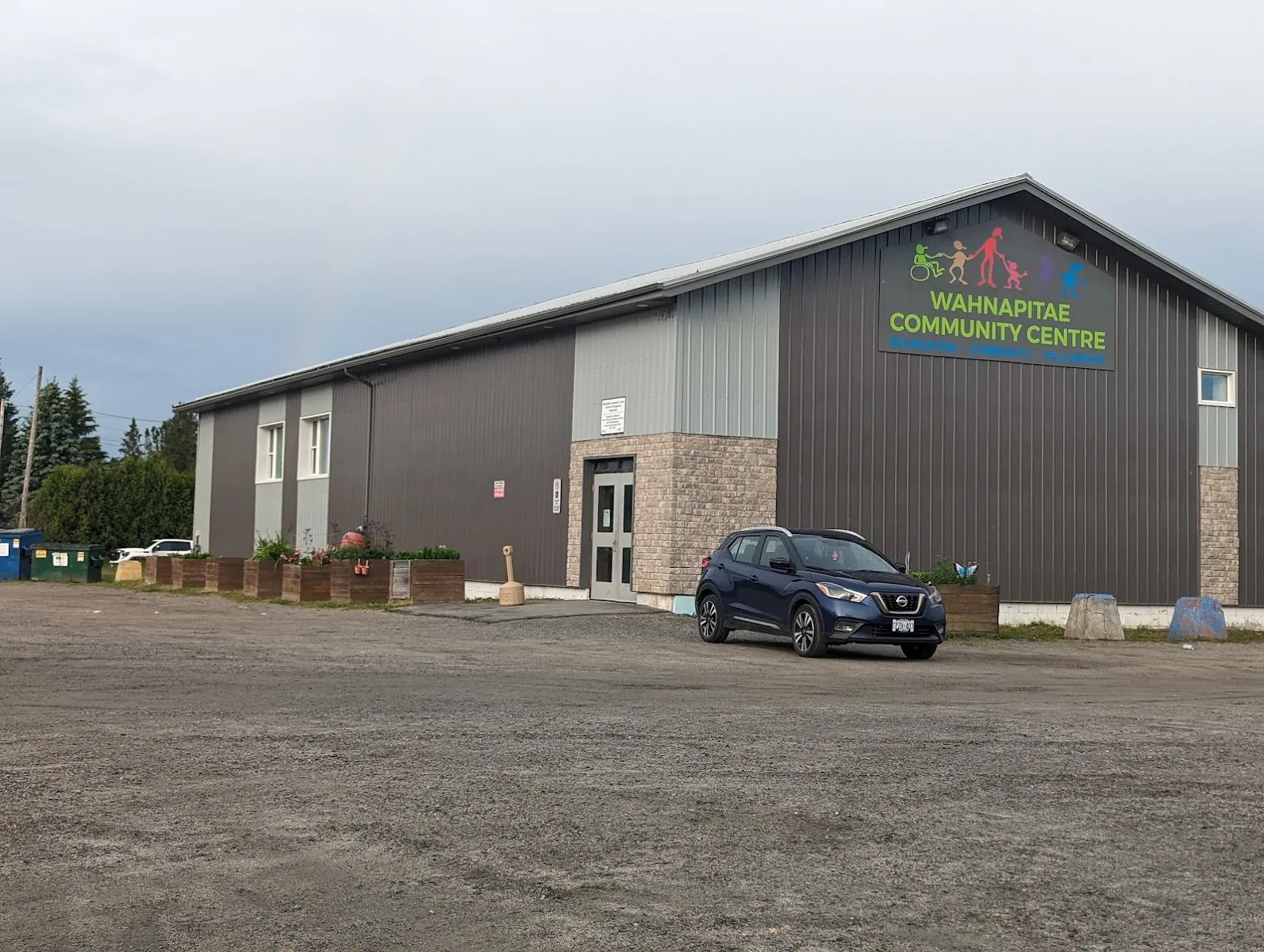 The outside of Wahnapitae Community Centre Outdoor Rink, in a photo from its Google Maps listing. — Wahnapitae Community Centre Outdoor Rink
