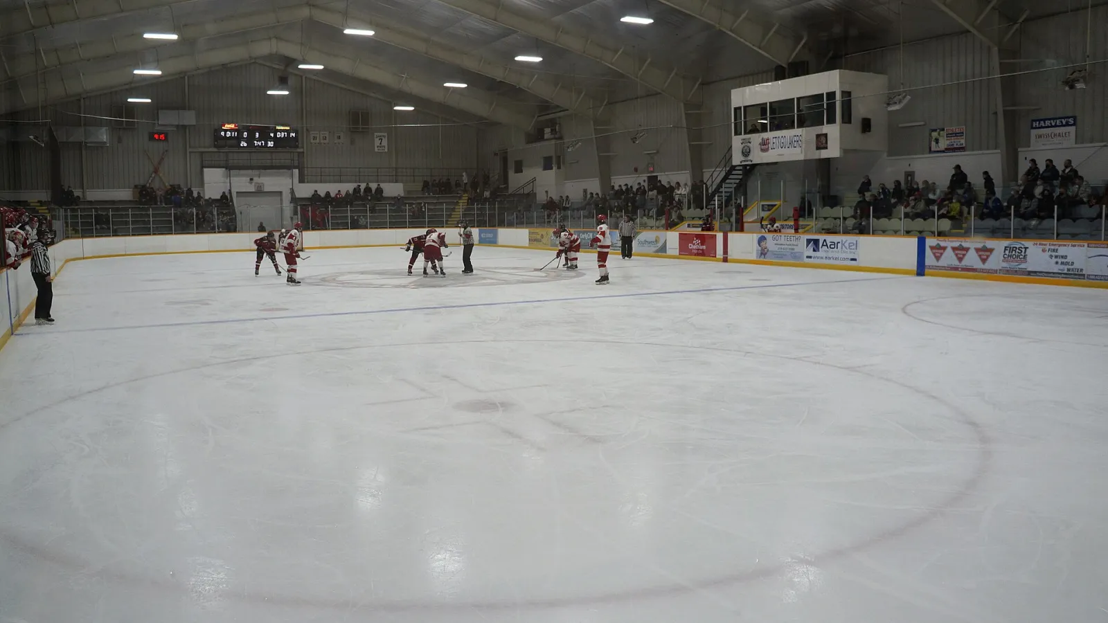 Un partido en el hielo de la Wallaceburg Memorial Arena. — Wallaceburg Memorial Arena