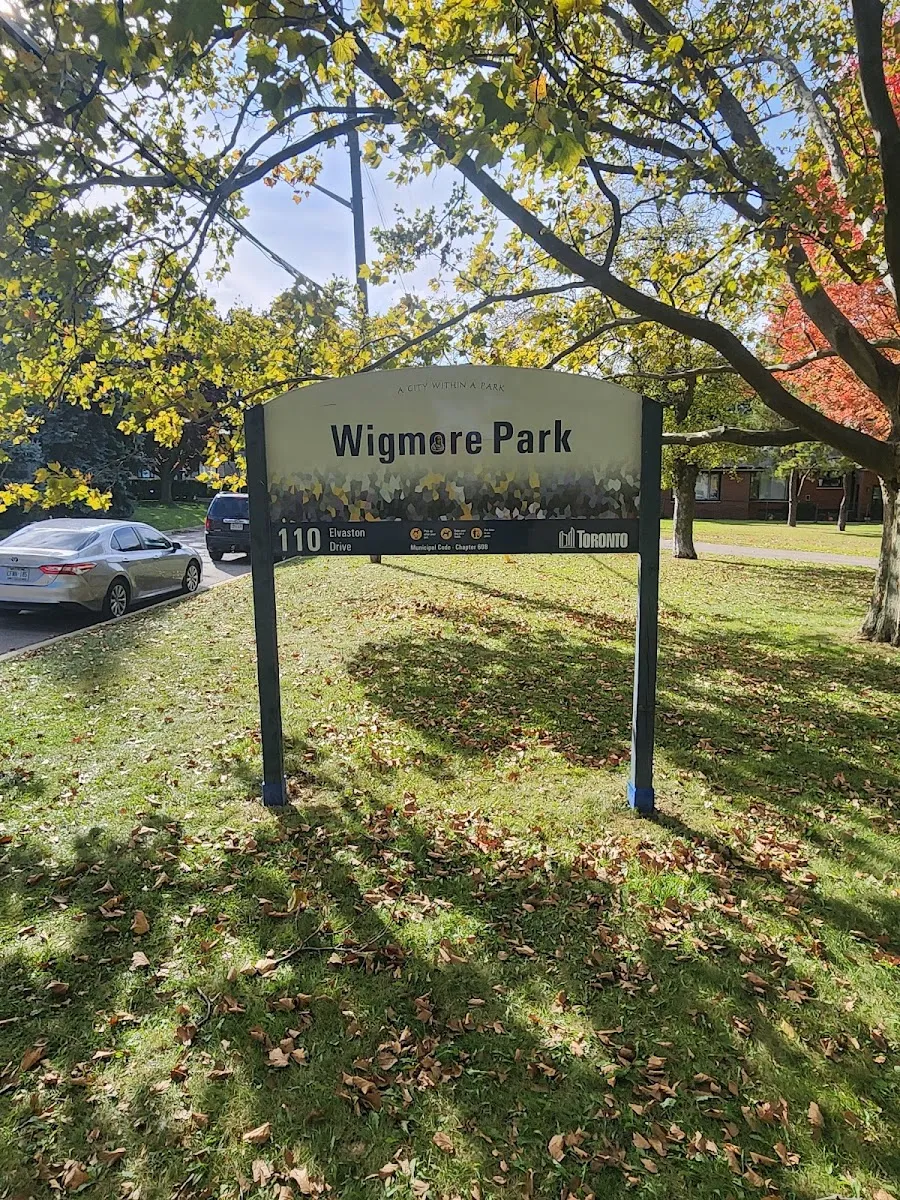 El letrero de Wigmore Park, en una foto de su ficha de Google Maps. — Wigmore Park Natural Ice Rink