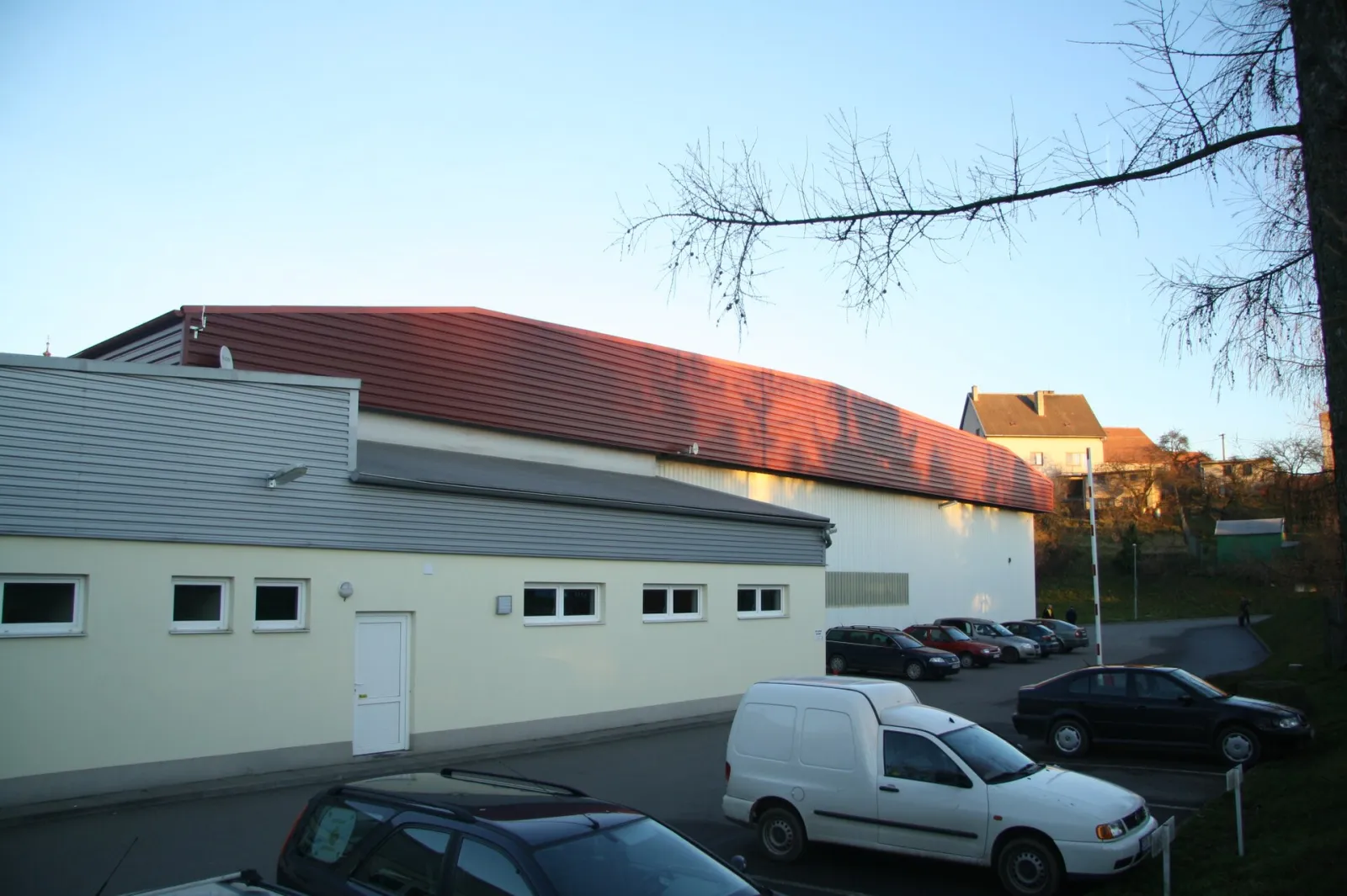 The hall of Zimní stadion Moravské Budějovice seen from the car park — Zimní stadion Moravské Budějovice