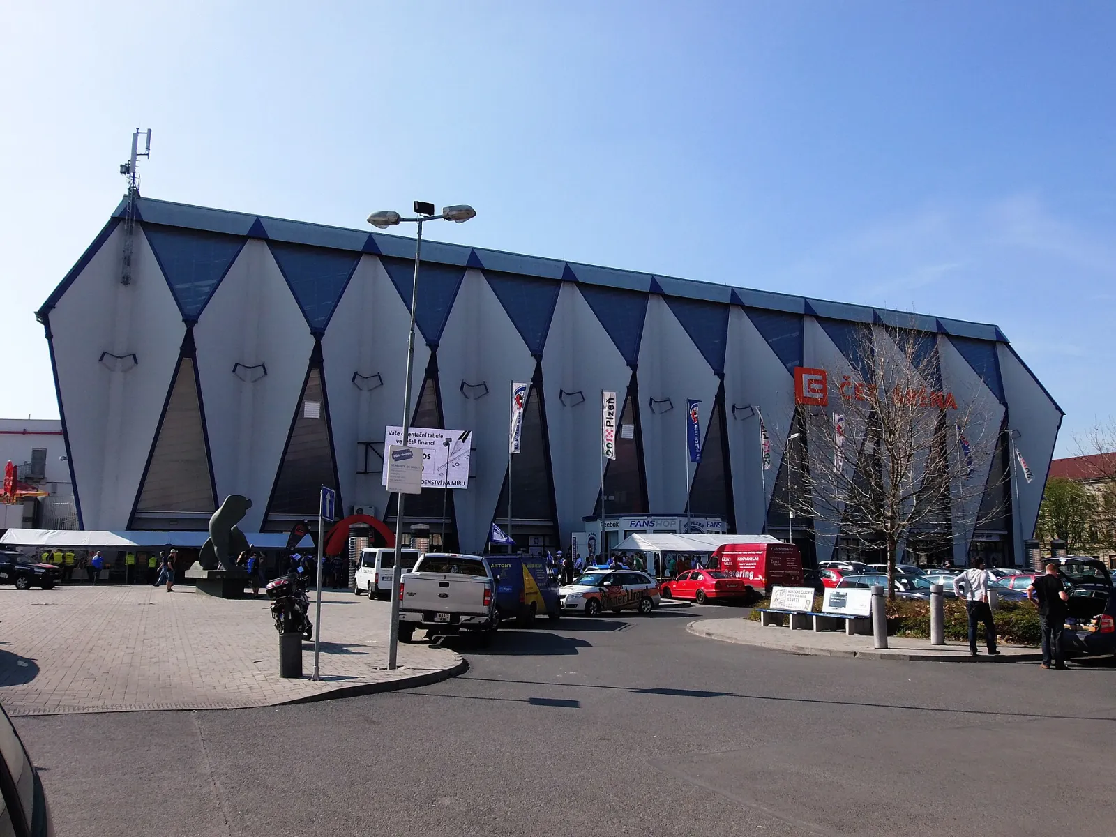 Exterior of the Plzeň ice stadium (photographed in 2013, then called ČEZ Aréna) — Zimní stadion Plzeň (LOGSPEED CZ Aréna)