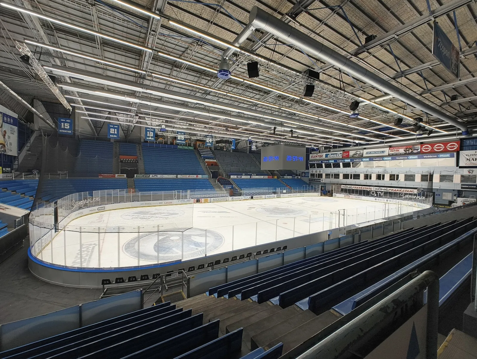 Ice surface and stands of the main hall of the LOGSPEED CZ Aréna in Plzeň — Zimní stadion Plzeň (LOGSPEED CZ Aréna)