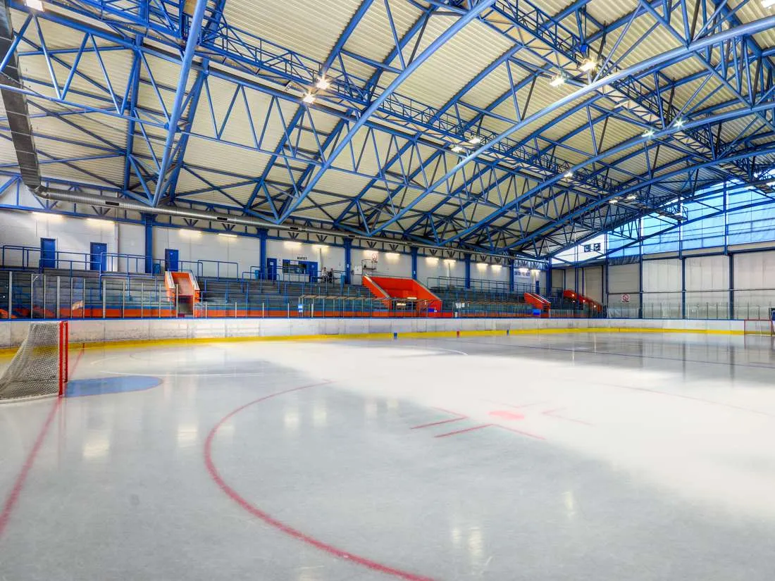 Led a střecha s ocelovou konstrukcí zimního stadionu ve Valašském Meziříčí – Zimní stadion Valašské Meziříčí