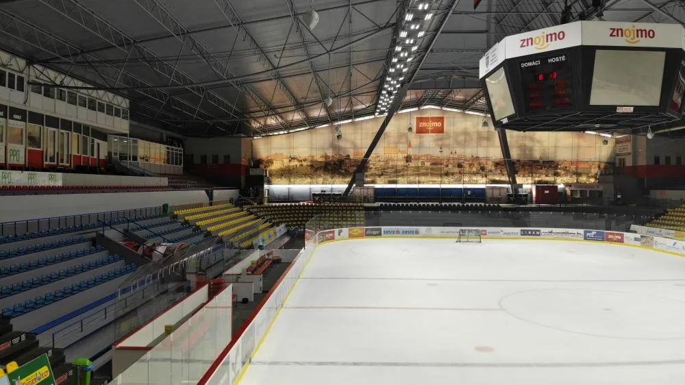 The ice and the video cube hanging over it at the Znojmo winter stadium — Zimní stadion Znojmo