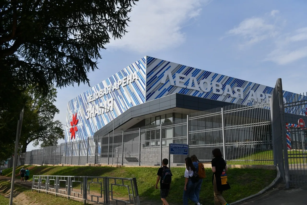 Здание ледовой арены «Знамя» в Воткинске — Znamya Ice Arena Votkinsk