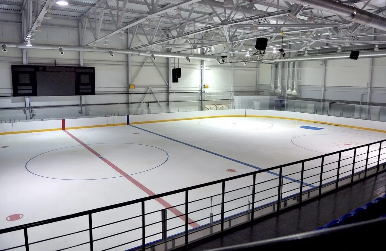 Пустой лёд ледовой арены «Знамя», Воткинск — Znamya Ice Arena Votkinsk